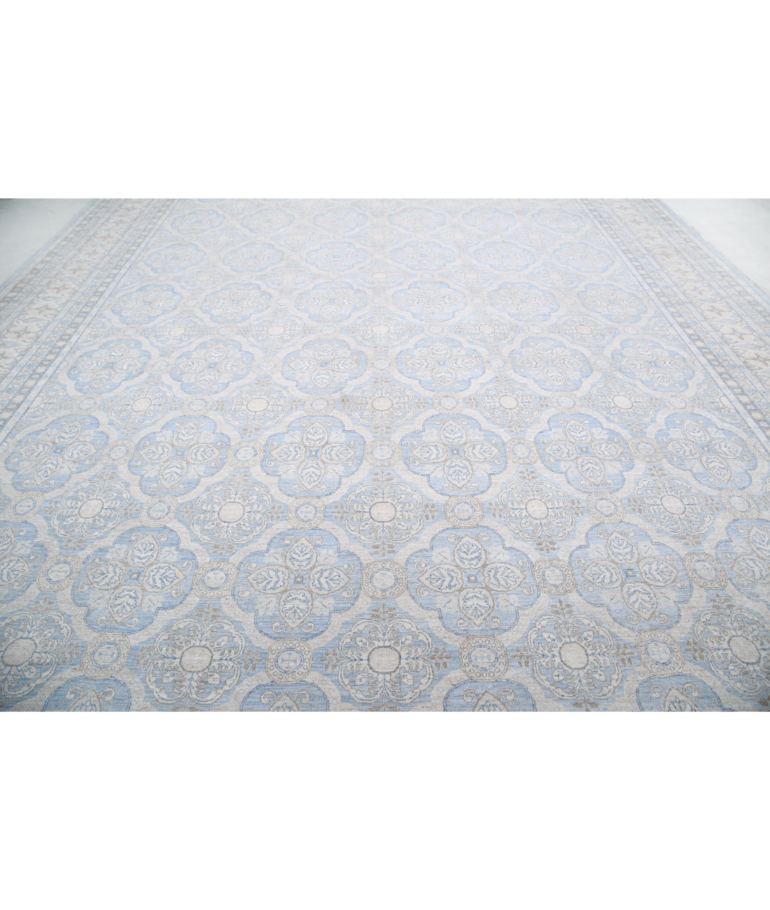 Serenity 14'1'' X 18'9'' Hand-Knotted Wool Rug 14'1'' x 18'9'' (423 X 563) / Blue / Ivory