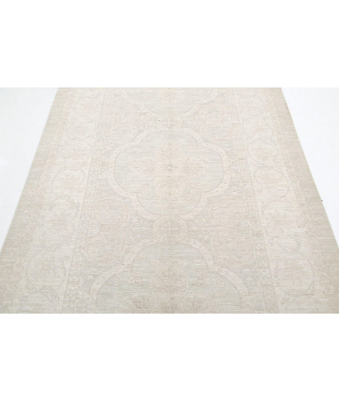 Serenity 5'0'' X 9'8'' Hand-Knotted Wool Rug 5'0'' x 9'8'' (150 X 290) / Ivory / Grey