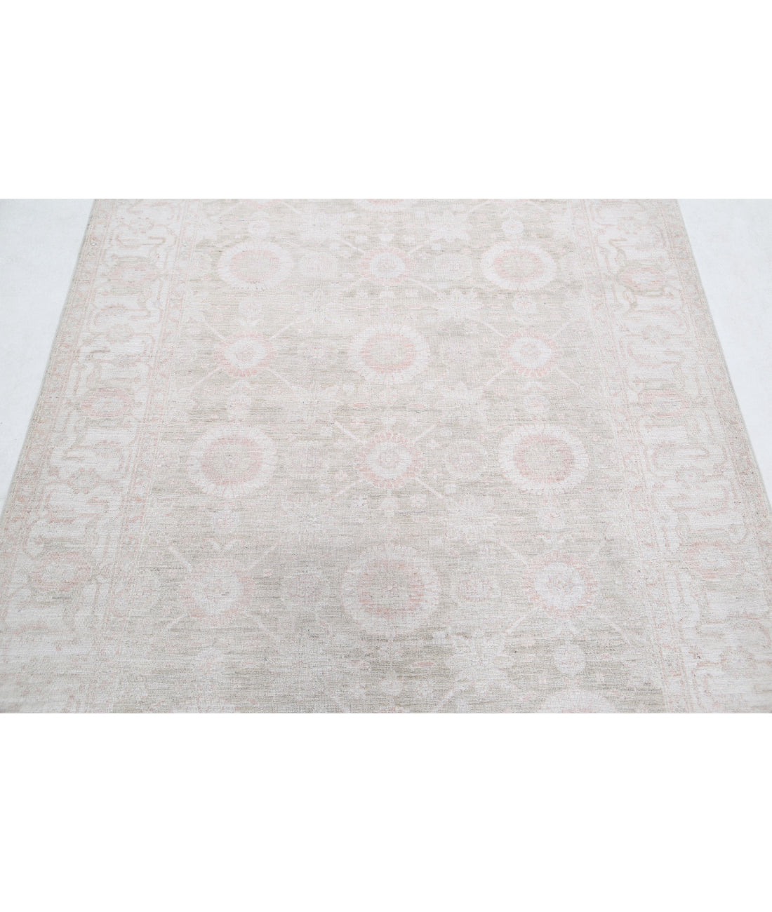 Serenity 4'10'' X 6'3'' Hand-Knotted Wool Rug 4'10'' x 6'3'' (145 X 188) / Green / Ivory