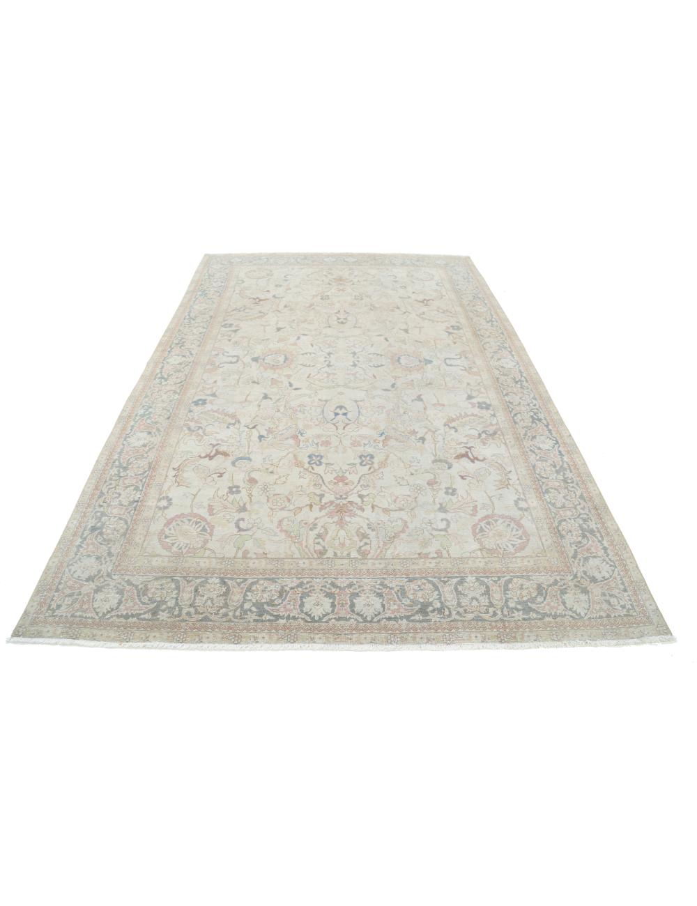 Tabriz 6' 5" X 9' 7" Hand-Knotted Wool Rug 6' 5" X 9' 7" (196 X 292) / Ivory / Grey