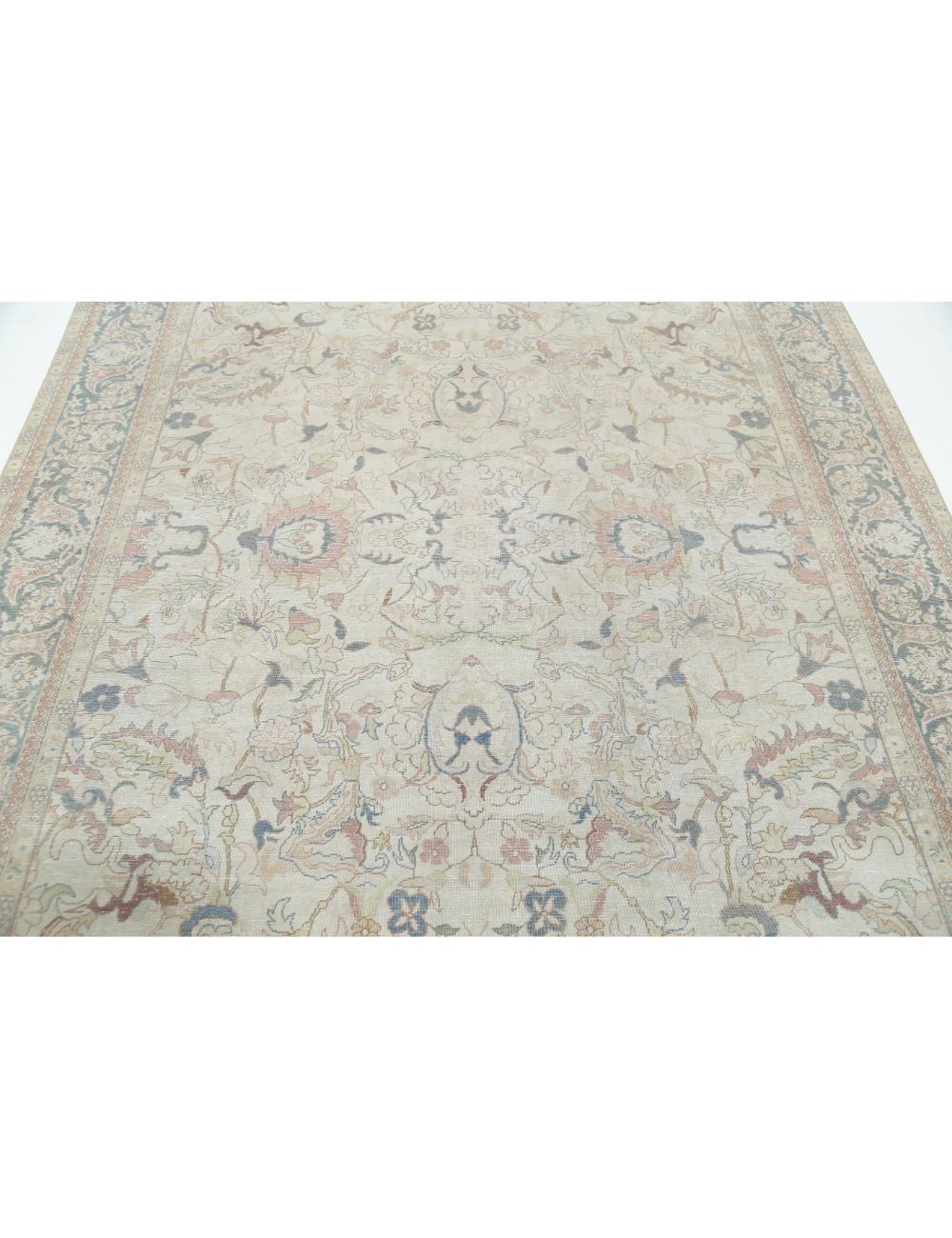 Tabriz 6' 5" X 9' 7" Hand-Knotted Wool Rug 6' 5" X 9' 7" (196 X 292) / Ivory / Grey