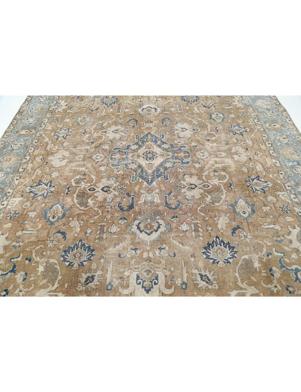 Tabriz 9' 4" X 11' 9" Hand-Knotted Wool Rug 9' 4" X 11' 9" (284 X 358) / Tan / Blue