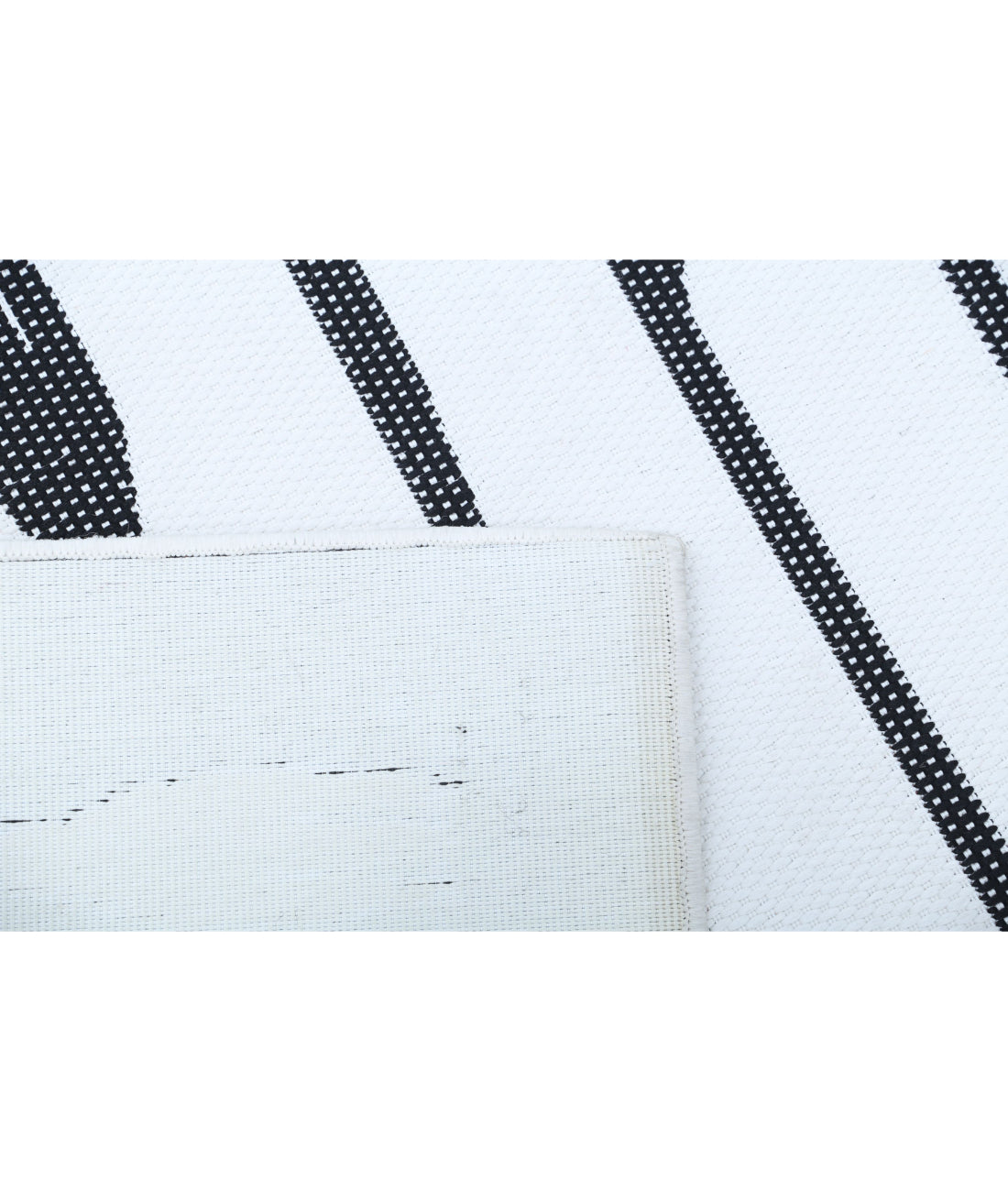 Vista 2'7'' X 6'7'' Power-Loomed Wool Rug 2'7'' x 6'7'' (78 X 198) / White / N/A