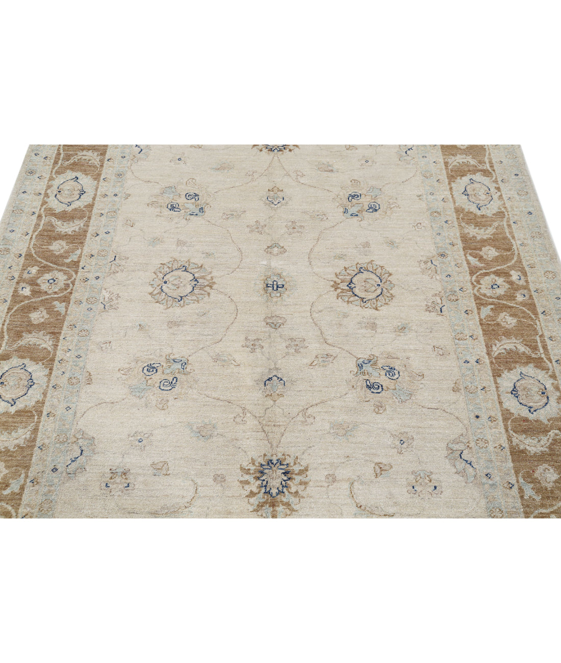 Serenity 5'5'' X 7'5'' Hand-Knotted Wool Rug 5'5'' x 7'5'' (163 X 223) / Ivory / Brown