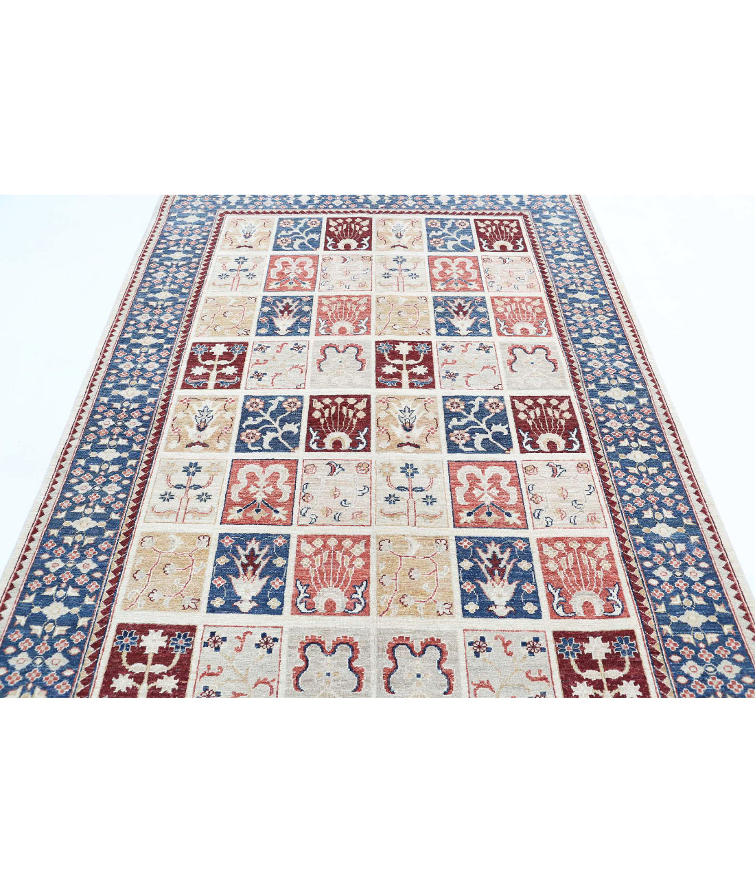 Bakhtiari 5'6'' X 7'7'' Hand-Knotted Wool Rug 5'6'' x 7'7'' (165 X 228) / Ivory / Blue