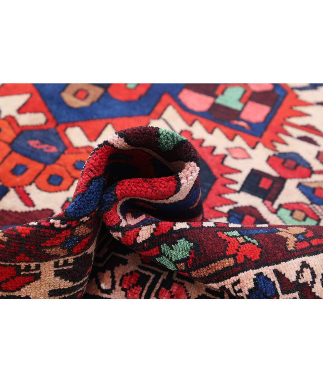 Bakhtiari 6'7'' X 10'2'' Hand-Knotted Wool Rug 6'7'' x 10'2'' (198 X 305) / Red / Ivory