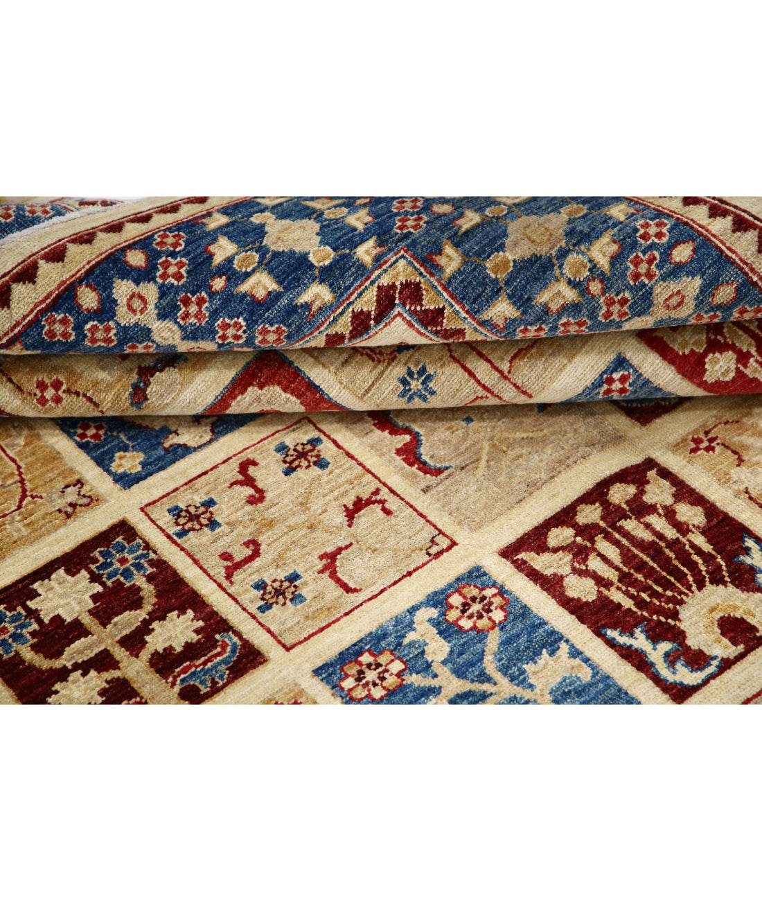 Bakhtiari 5'7'' X 7'8'' Hand-Knotted Wool Rug 5'7'' x 7'8'' (168 X 230) / Multi / Ivory