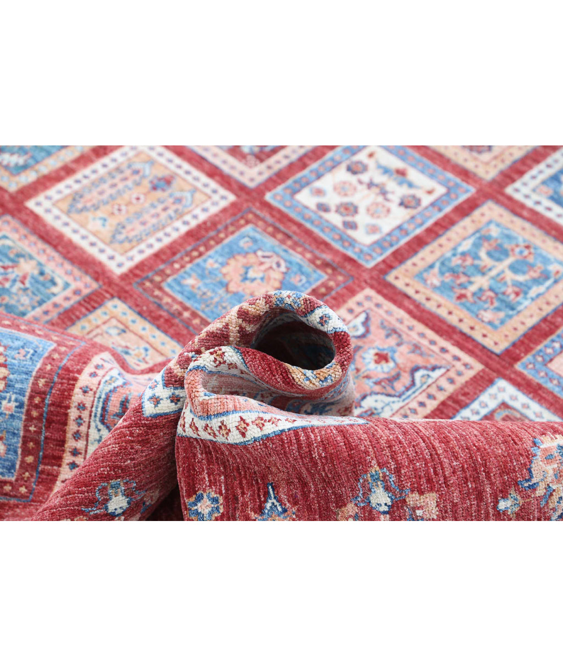 Bakhtiari 5'6'' X 7'6'' Hand-Knotted Wool Rug 5'6'' x 7'6'' (165 X 225) / Red / Red