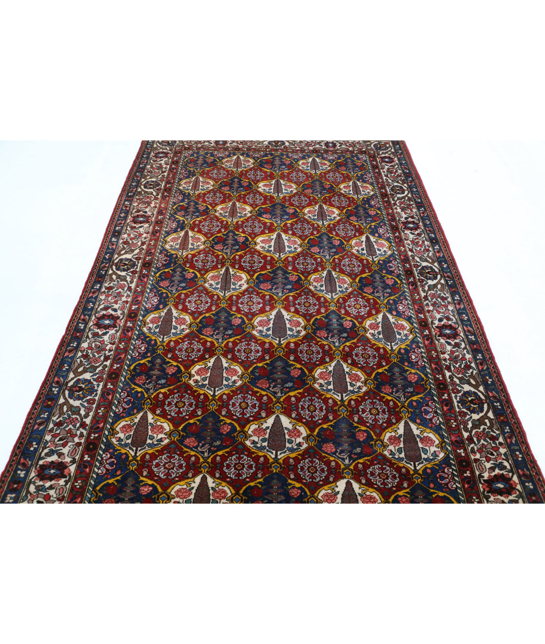 Bakhtiari 5'1'' X 8'3'' Hand-Knotted Wool Rug 5'1'' x 8'3'' (153 X 248) / Red / Ivory