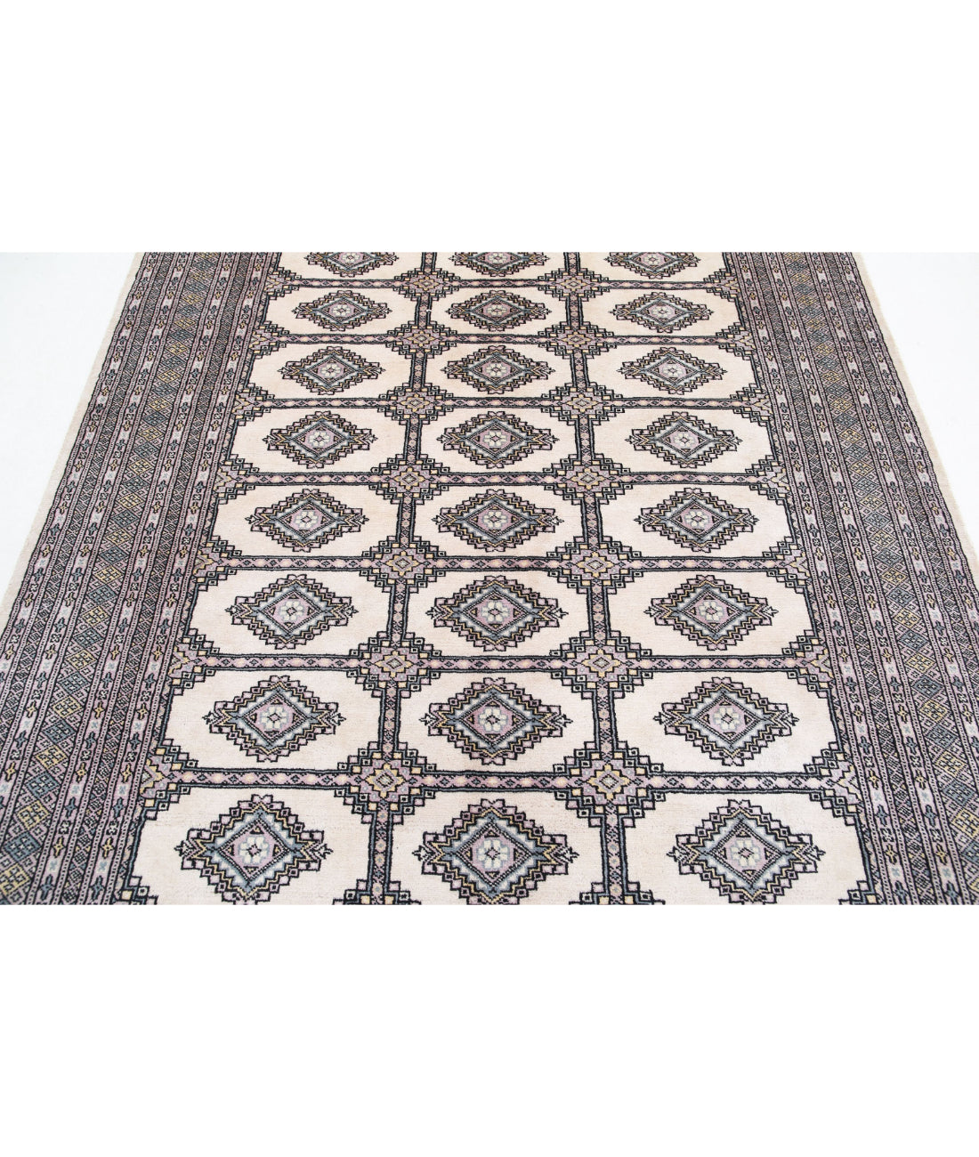 Bokhara 6'1'' X 8'11'' Hand-Knotted Wool Rug 6'1'' x 8'11'' (183 X 268) / Ivory / Black