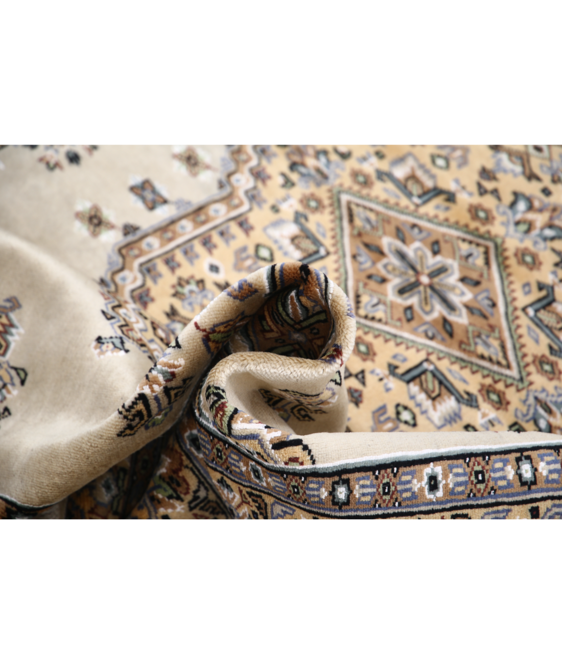 Bokhara 4'6'' X 6'4'' Hand-Knotted Wool-Silk Rug 4'6'' x 6'4'' (135 X 190) / Ivory / Gold