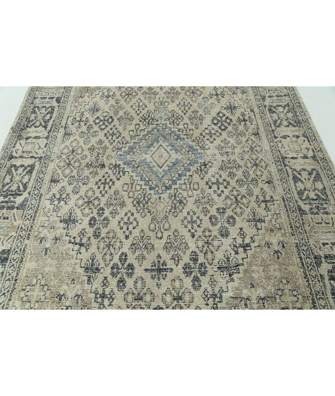 Vintage 6'10'' X 9'8'' Hand-Knotted Wool Rug 6'10'' x 9'8'' (205 X 290) / Beige / Grey