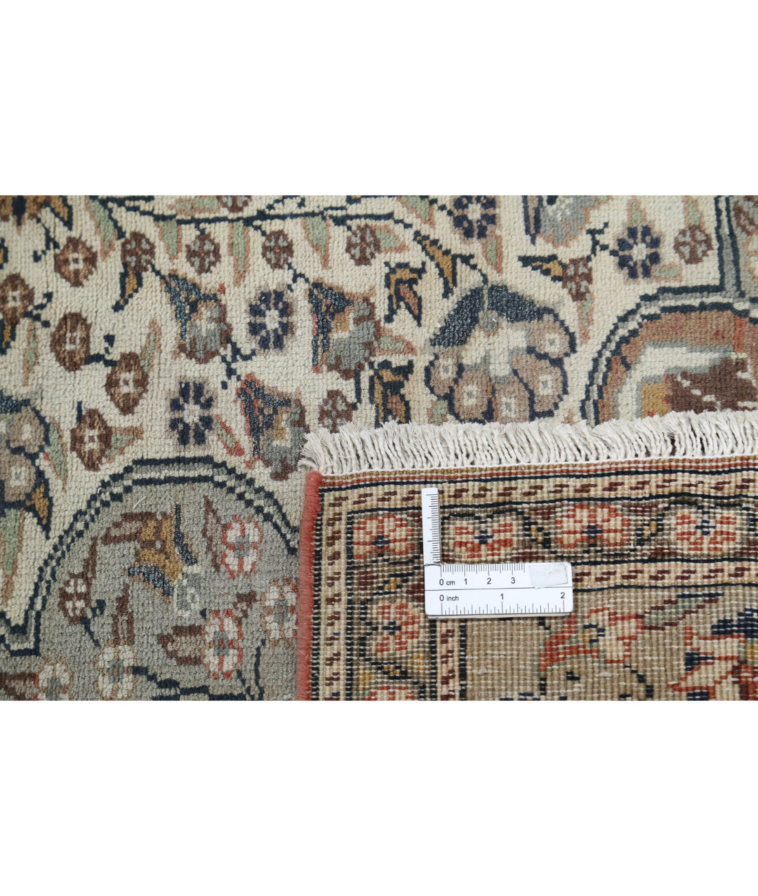 Vintage 6'5'' X 9'7'' Hand-Knotted Wool Rug 6'5'' x 9'7'' (193 X 288) / Ivory / Grey