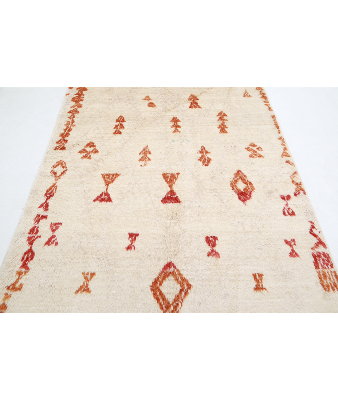 Moroccan 5'2'' X 7'10'' Hand-Knotted Wool Rug 5'2'' x 7'10'' (155 X 235) / Ivory / Red