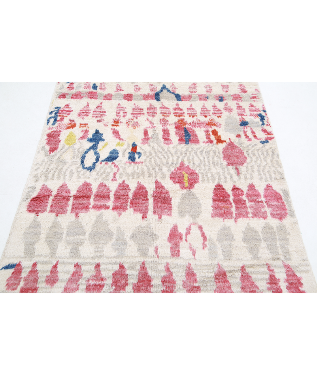 Moroccan 4'5'' X 5'10'' Hand-Knotted Wool Rug 4'5'' x 5'10'' (133 X 175) / Ivory / Red