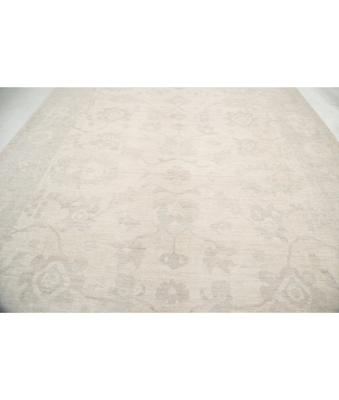 Oushak 9'11'' X 13'1'' Hand-Knotted Wool Rug 9'11'' x 13'1'' (298 X 393) / Ivory / Grey