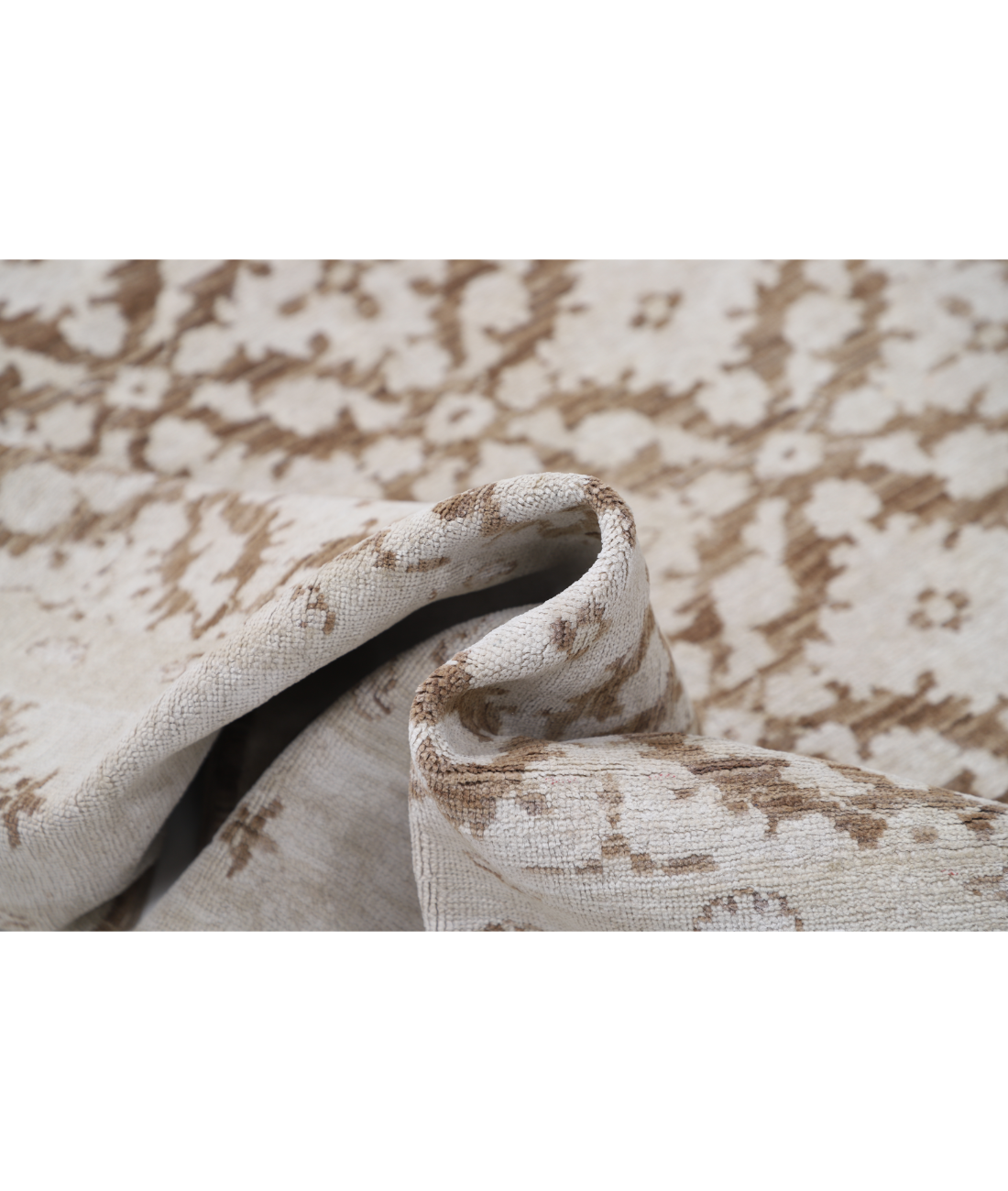 Hand Knotted Serenity Wool Rug 5' 11" X 9' 9" 5' 11" X 9' 9" (180 X 297) / Brown / Ivory