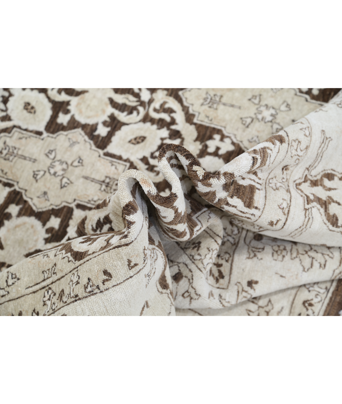 Hand Knotted Serenity Wool Rug 7' 10" X 9' 11" 7' 10" X 9' 11" (239 X 302) / Brown / Ivory