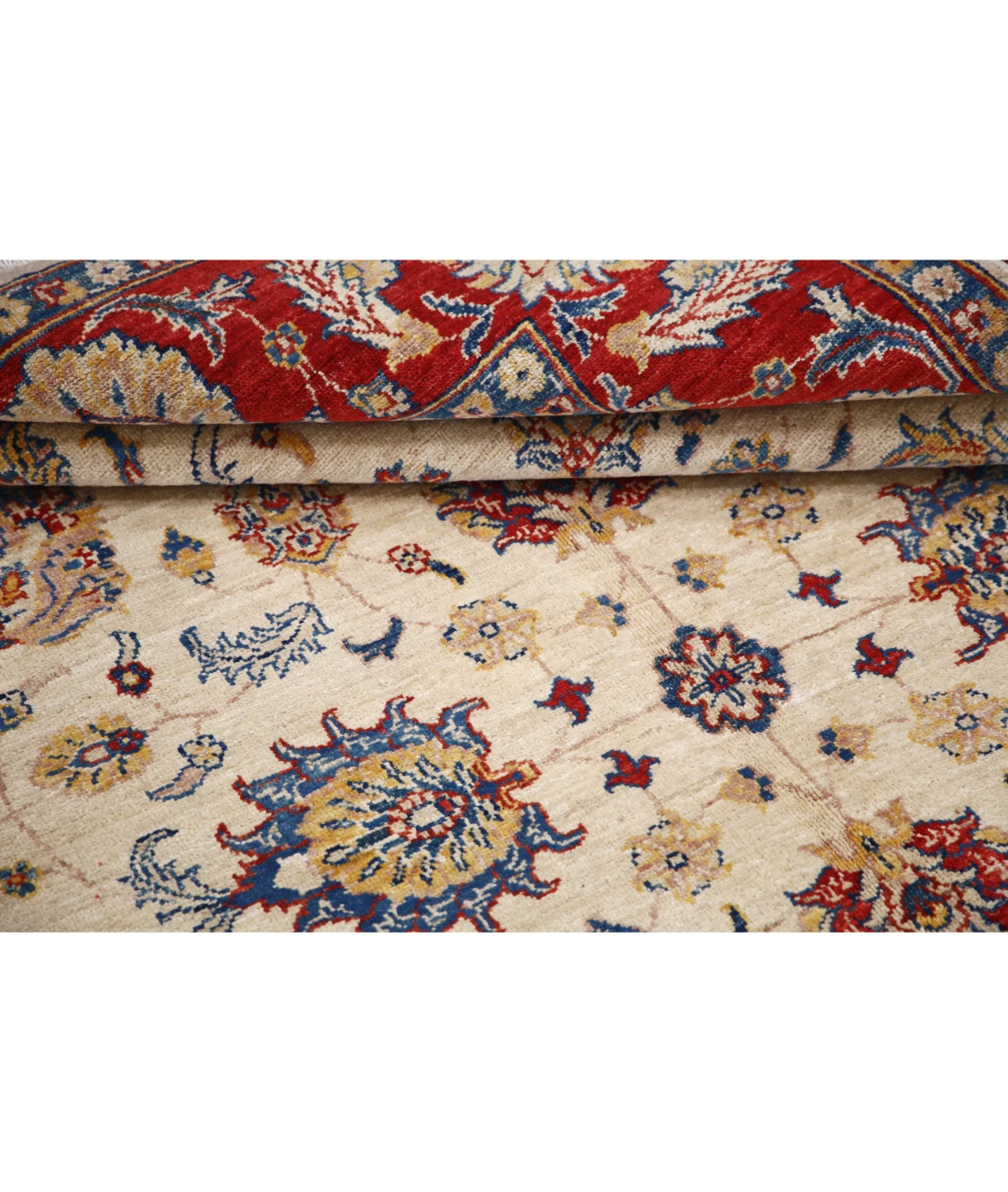 Ziegler 5'5'' X 7'11'' Hand-Knotted Wool Rug 5'5'' x 7'11'' (163 X 238) / Ivory / Red