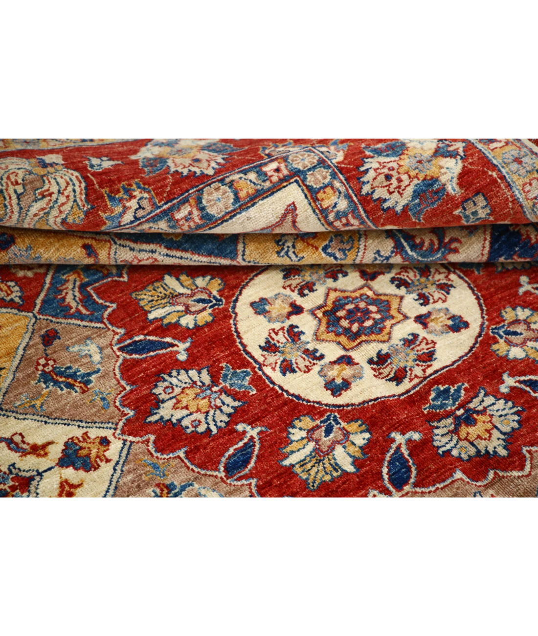 Ziegler 5'6'' X 7'10'' Hand-Knotted Wool Rug 5'6'' x 7'10'' (165 X 235) / Ivory / Red