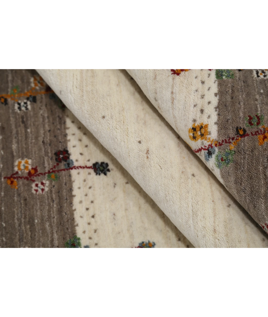 Hand Made Lori Wool Rug 4' 8" X 6' 6" 4' 8" X 6' 6" (142 X 198) / Ivory / Ivory