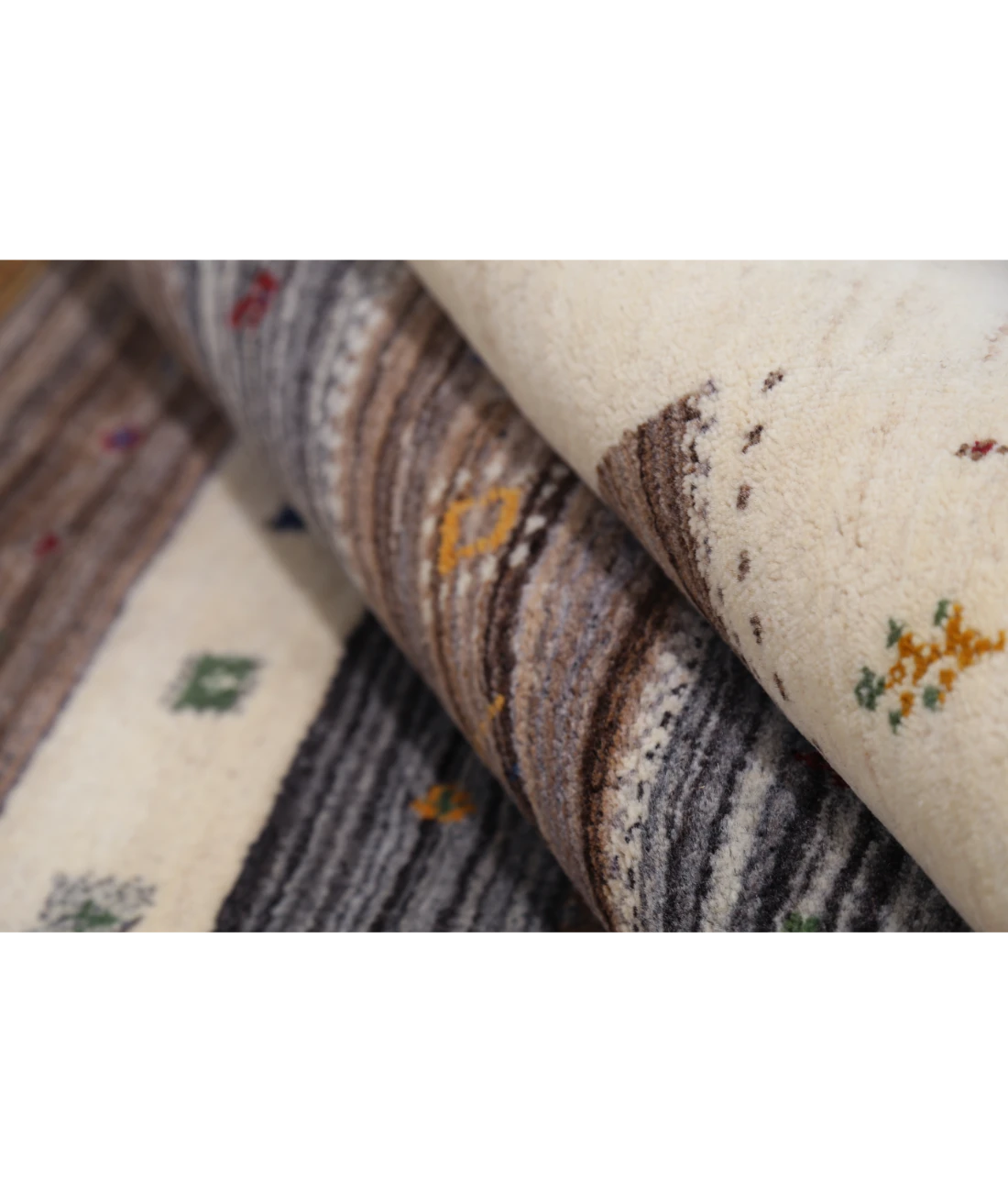 Hand Made Lori Wool Rug 5' 7" X 7' 10" 5' 7" X 7' 10" (170 X 239) / Ivory / Ivory