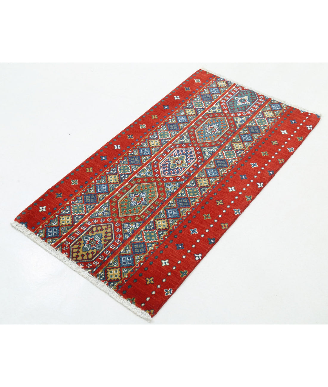 Gulshan 2'2'' X 3'10'' Power-Loomed Wool-Bamboo Silk Rug 2'2'' x 3'10'' (65 X 115) / Red / Green